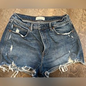 Womens Abercrombie ultra high rise mom short 32/14.